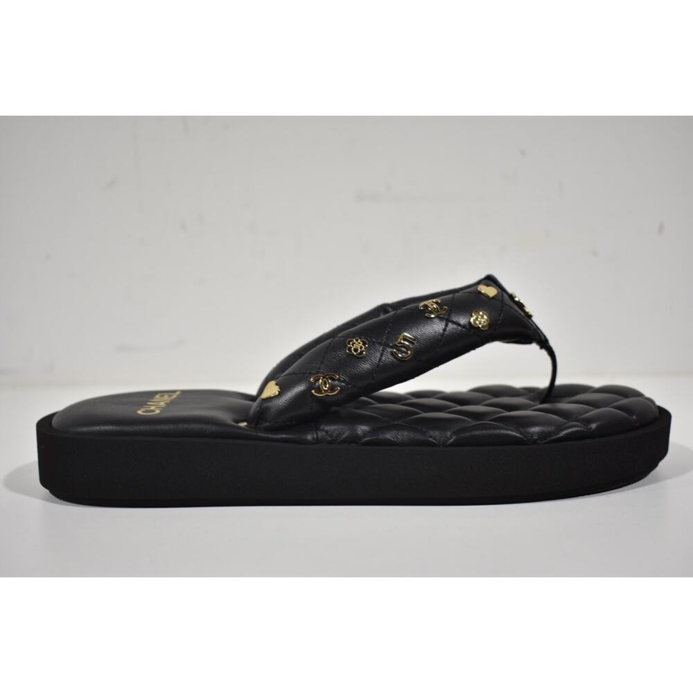 Chanel 23P Black Quilted Charms Padded Pool Thong Logo Slide Mule Flat Sandal 40 - Picture 2 of 12